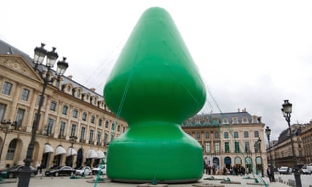 Paul McCarthy hits back at French critics of his 'butt plug' sculpture | Sculpture | The Guardian Paul McCarthy hits back at French critics of his 'butt plug' sculpture | Sculpture | The Guardian