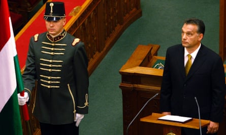 Viktor Orban takes his oath of office in parliament 