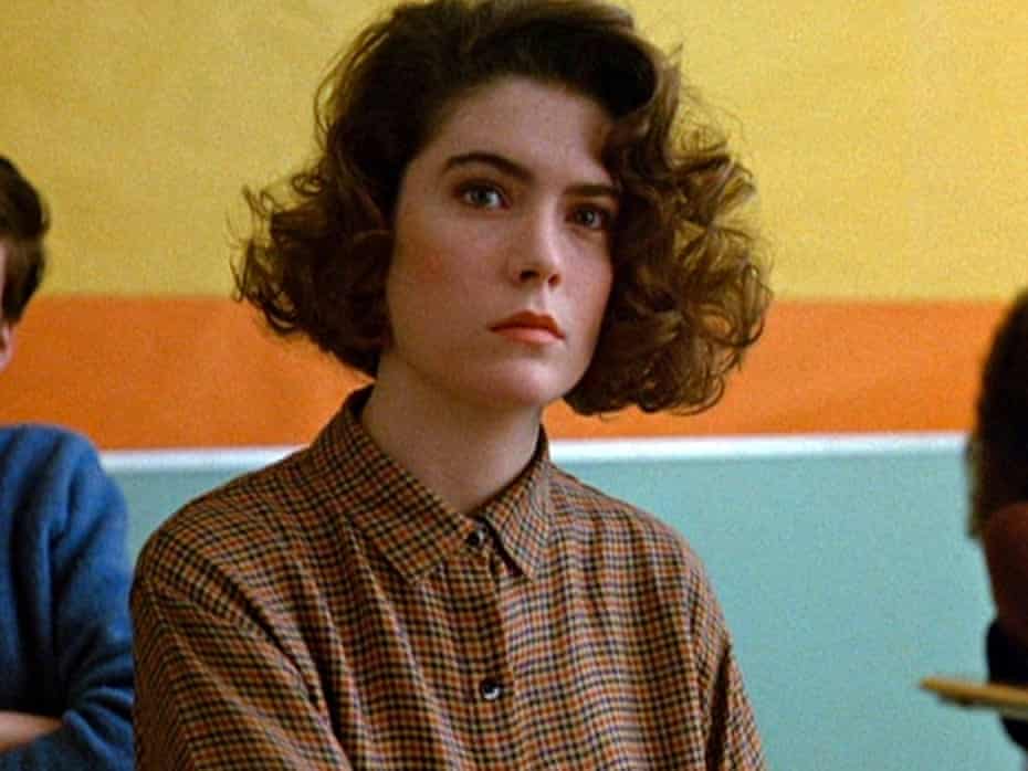 Lara Flynn Boyle as Donna Hayward  in the pilot episode of Twin Peaks, which originally aired April 8, 1990.