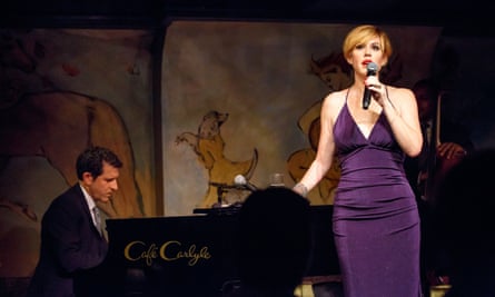 Molly Ringwald sings jazz at the Carlyle