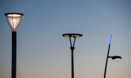 Movie: swap streetlights with luminous trees - Daan Roosegaarde