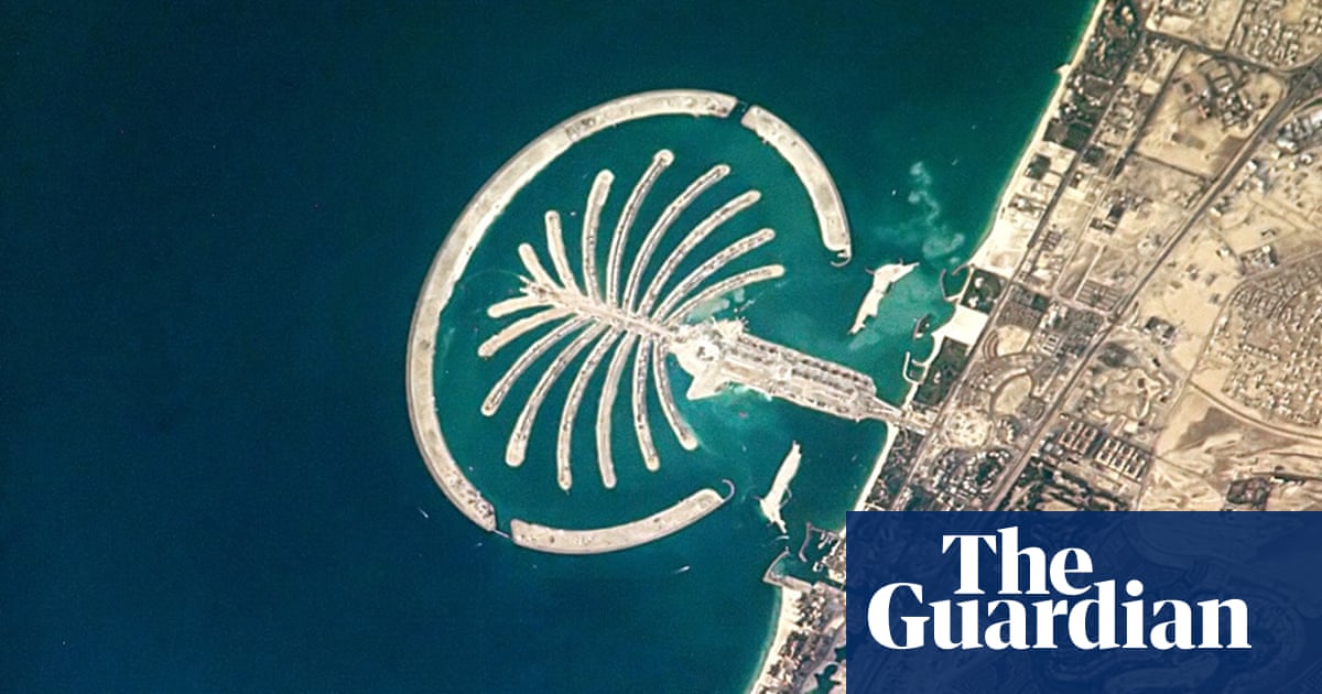 Dubai S Palm Jumeirah Islands Only Look Like Palm Trees From Space