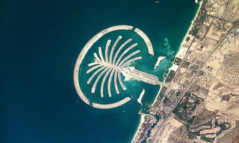 The value of the man-made resort Palm Jumeirah in Dubai as real estate and its elite socio-economic status are intertwined with its qualities as a picture.