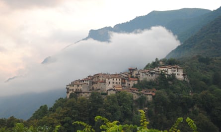 The village of Dasio, on the climb to Monte Bronzone.