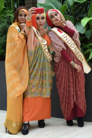 Finalists of the 4th World Muslimah Awards Beauty Pageant, Nazreen of India, Nur Khairunnisa of Malaysia, and Lulu Susanti of Indonesia, pose for a selfie