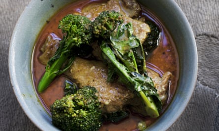 Thai duck curry with long-stemmed broccoli on top