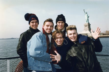 English boy band Take That visit New York, circa 1995. From left to right, Robbie Williams, Jason Orange, Mark Owen (front), Howard Donald (back) and Gary Barlow. (Photo by Dave Hogan/Hulton 