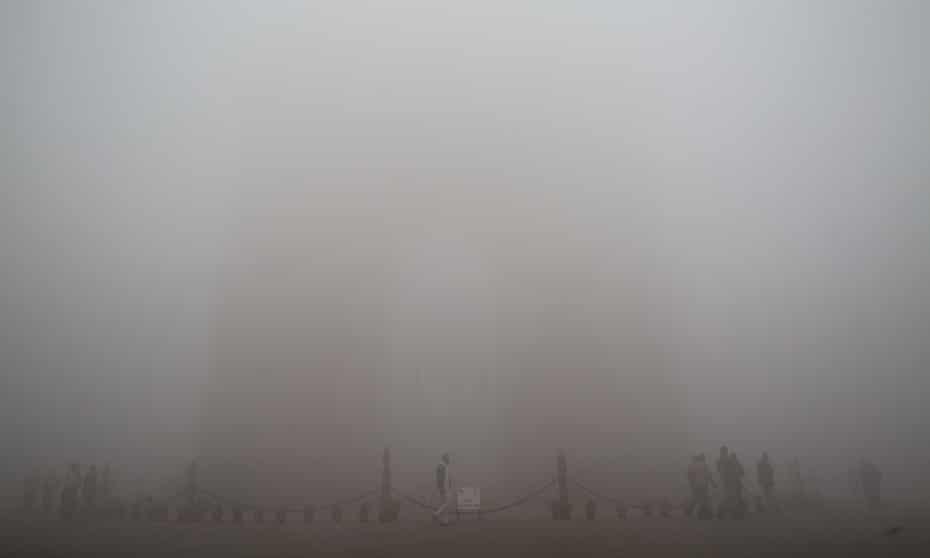 Smog cover India Gate, Delhi 