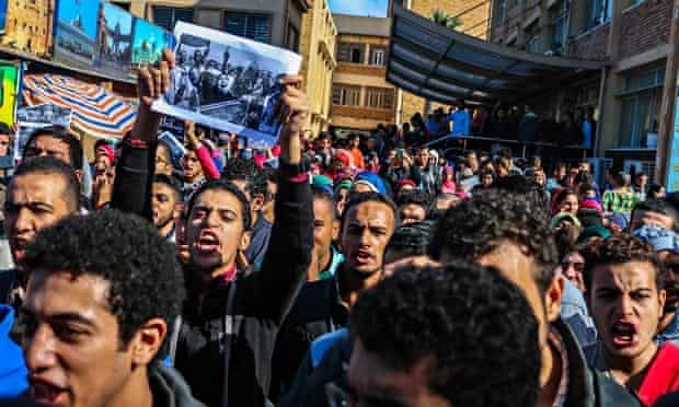Egypt students protest over Mubarak verdict