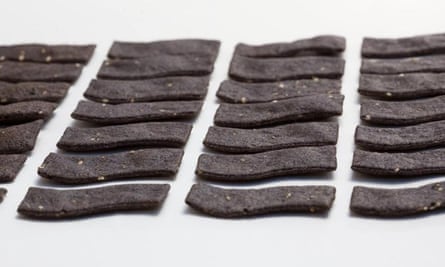 Seaweed-based tortilla chips