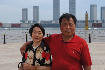 Hao Shiwen and his wife visit the waterfront plaza development in Kangbashi