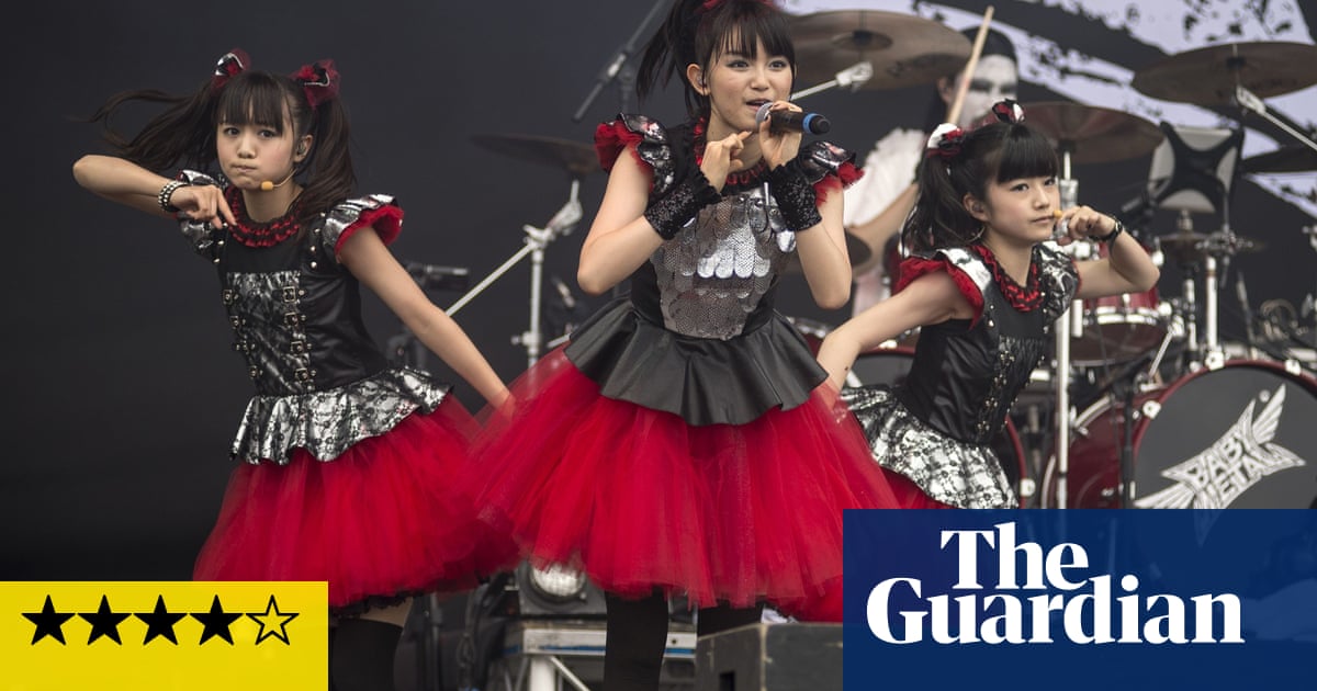 Rappers React To BabyMetal Meta Taro