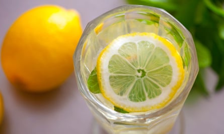 Water with slice of lemon