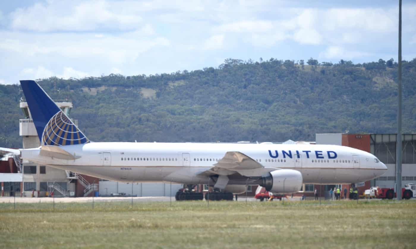 United Airlines passengers stranded on plane for seven hours at Canberra airport