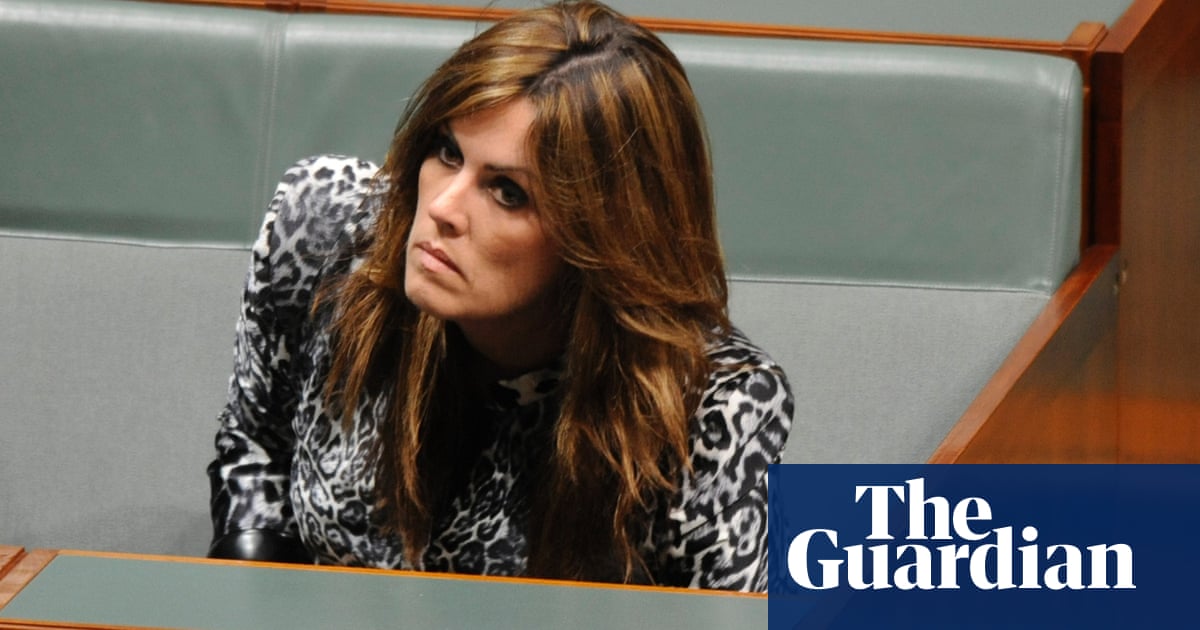 Julie Bishop rebukes Coalition MPs for Peta Credlin ...