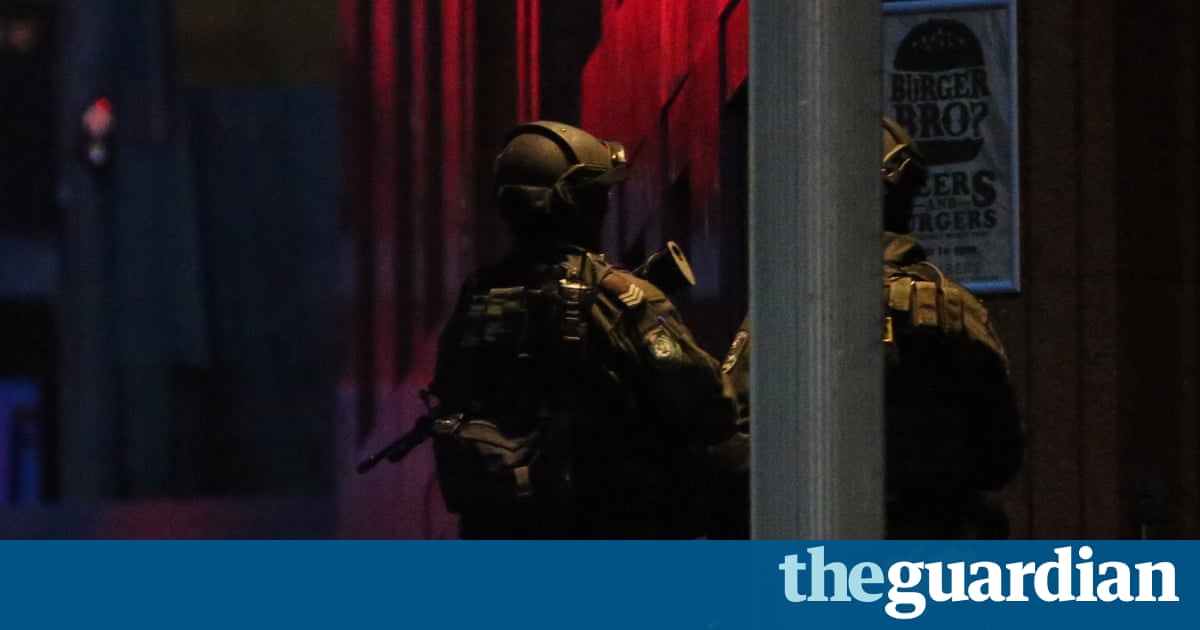 Sydney Siege Martin Place Cafe Stormed By Police After Gunfire 
