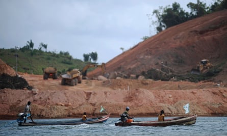 Fishermen approach the Belo Monte hydroelectric dam construction site, during a protest against its construction and its impact on their livelihoods, along the Xingu River near Altamira in Para State September 25, 2012.