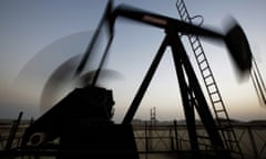 Oil companies ignore continuing fall in crude prices. Photo: AP/Hasan Jamali.