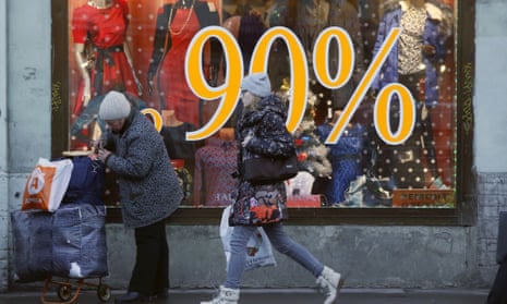A shop advertises a sale in Moscow.