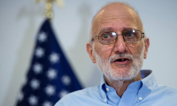 Freed US contractor Alan Gross holds a news conference 
