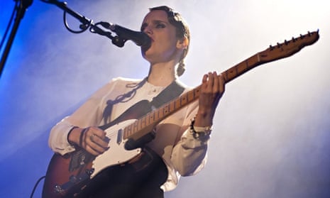 Readers recommend: songs with vibrato, tremolo and oscillation | Music | The Guardian Readers recommend: songs with vibrato, tremolo and oscillation | Music | The Guardian