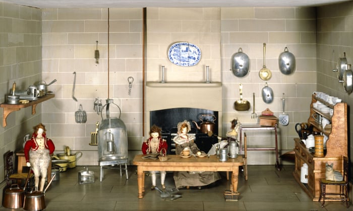 Dolls house top fitted kitchen