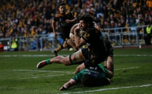 Andrea Masi goes over Eamonn Sheridan to score another Wasps try
