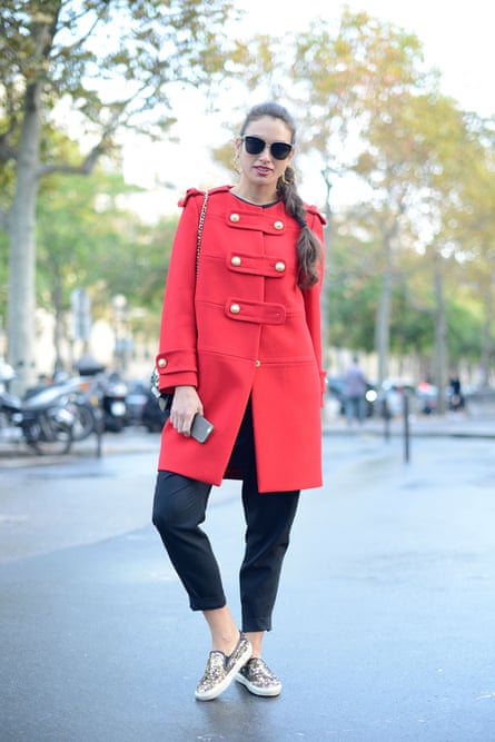 Red coat fall outfit, Red coat, Trench Coat Winter Outfit