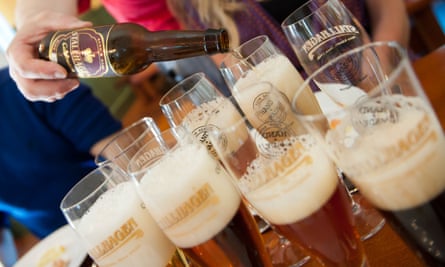 C9B2M9 Beer tasting on a brewery tour. Stallhagen Aland Island FinlandBeertastingAlandFinlandStallhagenBrewerylandscapehorizontalshallowfocusbackgroundblurredthreeadultsAlandarchipelagoNordicFinnishFinnishnessBalticScandinavianScandinaviaarchipelagoclose-uphanddetailglassglassestastetastingmicrobrewerytastersvacationholidaytourismtouristsvisitorattractioncheerscoupleadultalcoholalcoholicalebarbeerbeverageboomerbrewcaucasiancelebratecelebrationcolddrinkfunglassguyhairhandsomehappylagerlifestylemalemasculinematurewomenyoungadultspartypeoplepersonphotopintpubquenchrelaxingsatisfiedsittingsummertastethirsttraditionpouringpouredbottledslakingyourthirst