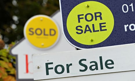 The average UK house price rose to £189,002 in December.