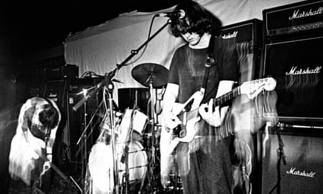 Readers recommend: songs with vibrato, tremolo and oscillation results | Music | The Guardian Readers recommend: songs with vibrato, tremolo and oscillation results | Music | The Guardian