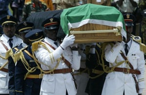 August 2005: South Sudan’s rebel leader John Garang dies in a helicopter crash three weeks after being sworn in as first vice president of a power-sharing government in Sudan. Riots result, but peace efforts continue.  Sudanese army troopers carry the remains of John Garang 06 August 2005 at the airport in Juba, towards the burial site