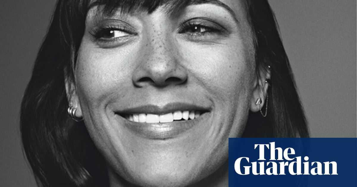 Rashida Jones There S More Than One Way To Be A Woman And Be Sexy Film The Guardian