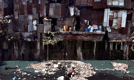 Mumbai slums rag picker