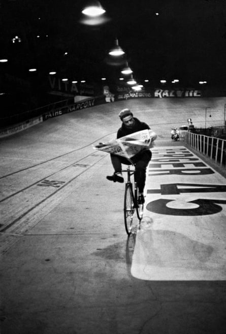 Course cycliste 'Les 6 jours de Paris', vélodrome d'Hiver, Paris, France,
novembre 1957.