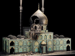 American sculptor Al Farrow creates models of churches, temples and mosques from bullets and gun parts