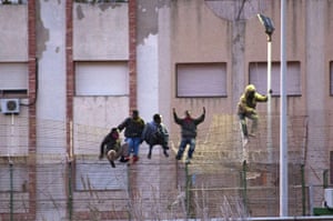 20 Photos: Prospective immigrants jump over a fence into Melilla