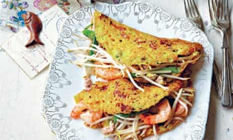 Sizzling crepes with pork and prawns