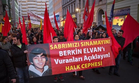 People protesting about the death of teenager Berkin Elvan at his funeral ceremony in Istanbul