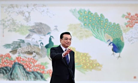 Premier Li Keqiang waves