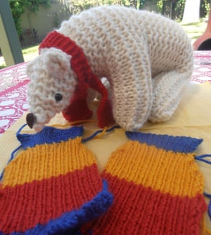 How to knit a penguin jumper