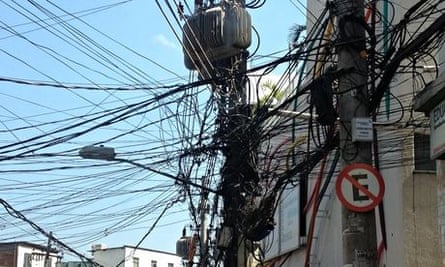 Power cables in Rocinha