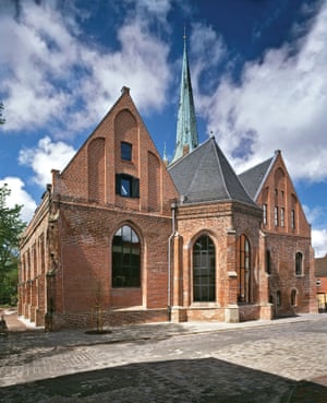 Johannes A. Lasco Bibliothek, Emden - Alte Kirche Emden Architektur: Jochen Bunse (Bj.1995)