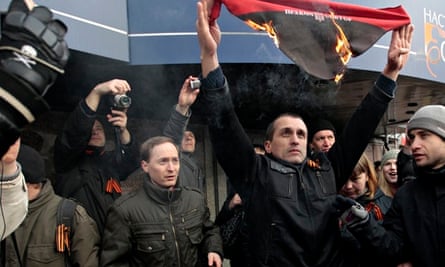 Pro-Russian supporters burn scarf