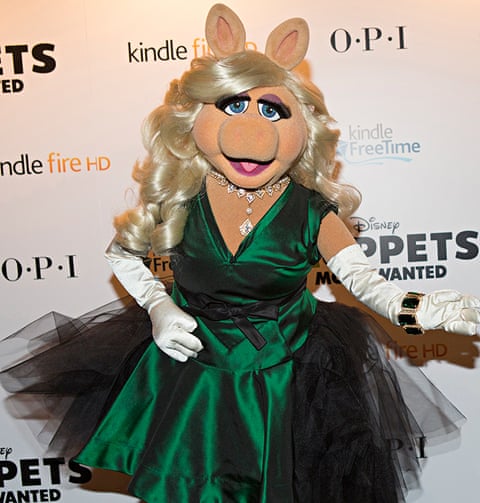 miss piggy in project runway dress Project Piggy: 'Runway' designers make Muppet-worthy gowns