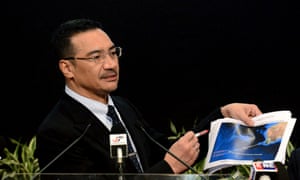 Malaysia's acting transport minister Hishammuddin Hussein shows the location of the latest satellite image of objects that might be from the missing Malaysia Airlines.