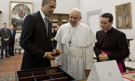 Barack Obama gives Pope Francis a chest holding a variety of seeds from the White House garden