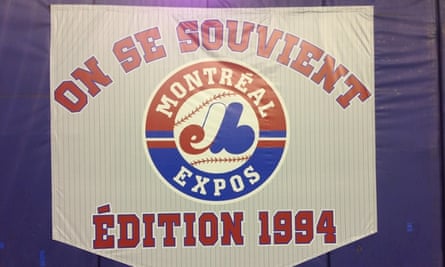 The 1994 Montreal Expos team was honored at Olympic Stadium before the Toronto Blue Jays faced the New York Mets.