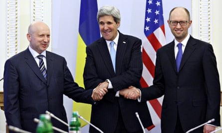 John Kerry shakes hands with Interim President Oleksandr Turchynov and Arseniy Yatsenyuk