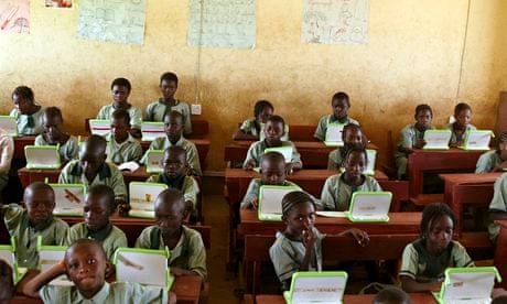 Nigerian pupils work on computers